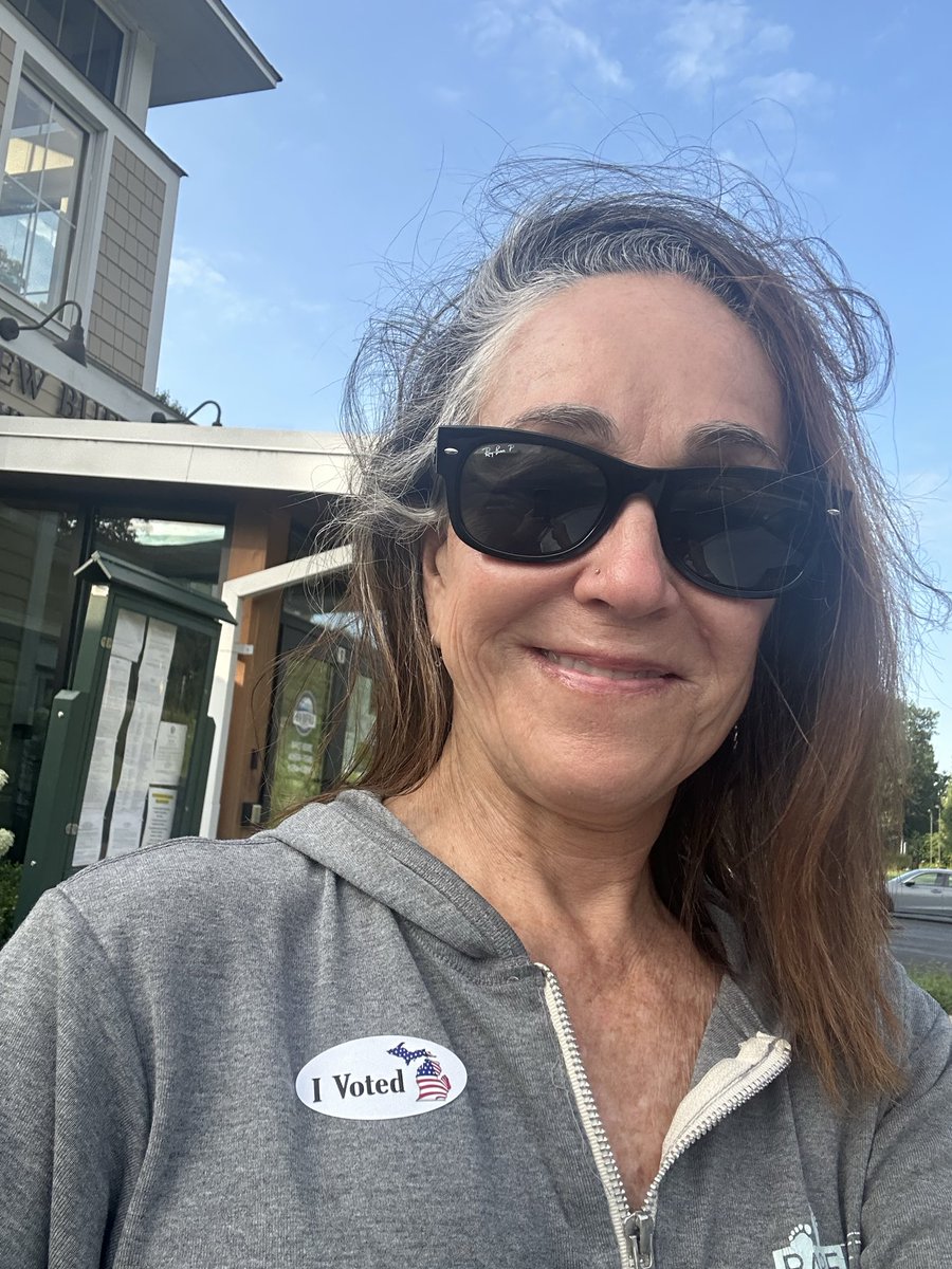 Belkismuldoon's tweet photo. @PeteButtigieg @TrekkiesforPete Yes yes.  First time Michigan voter.  We can do this one vote at a time. https://t.co/2oPPzoi3cA