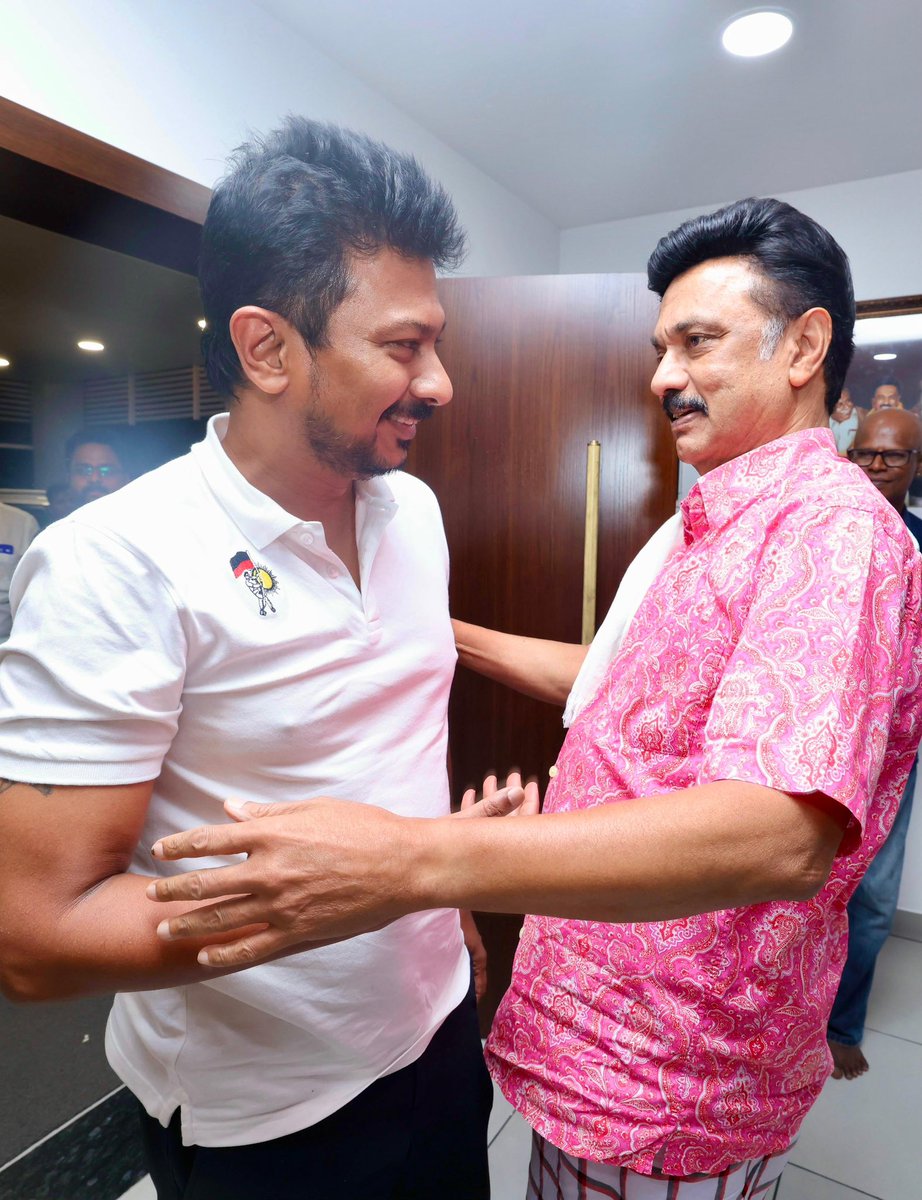 dmk_youthwing's tweet photo. மகன்தந்தைக்கு ஆற்றும் உதவி இவன்தந்தை என்நோற்றான் கொல்எனும் சொல்  

தலைவர் கலைஞர் உரை: “ஆகா! இவனைப் பிள்ளையாகப் பெற்றது இவன் தந்தை பெற்ற பெரும்பேறு'', என்று ஒரு மகன் புகழப்படுவதுதான், அவன் தன்னுடைய தந்தைக்குச் செய்யக்கூடிய கைம்மாறு எனப்படும்.

@mkstalin @Udhaystalin #DMK4TN https://t.co/9uNPqbHhi4