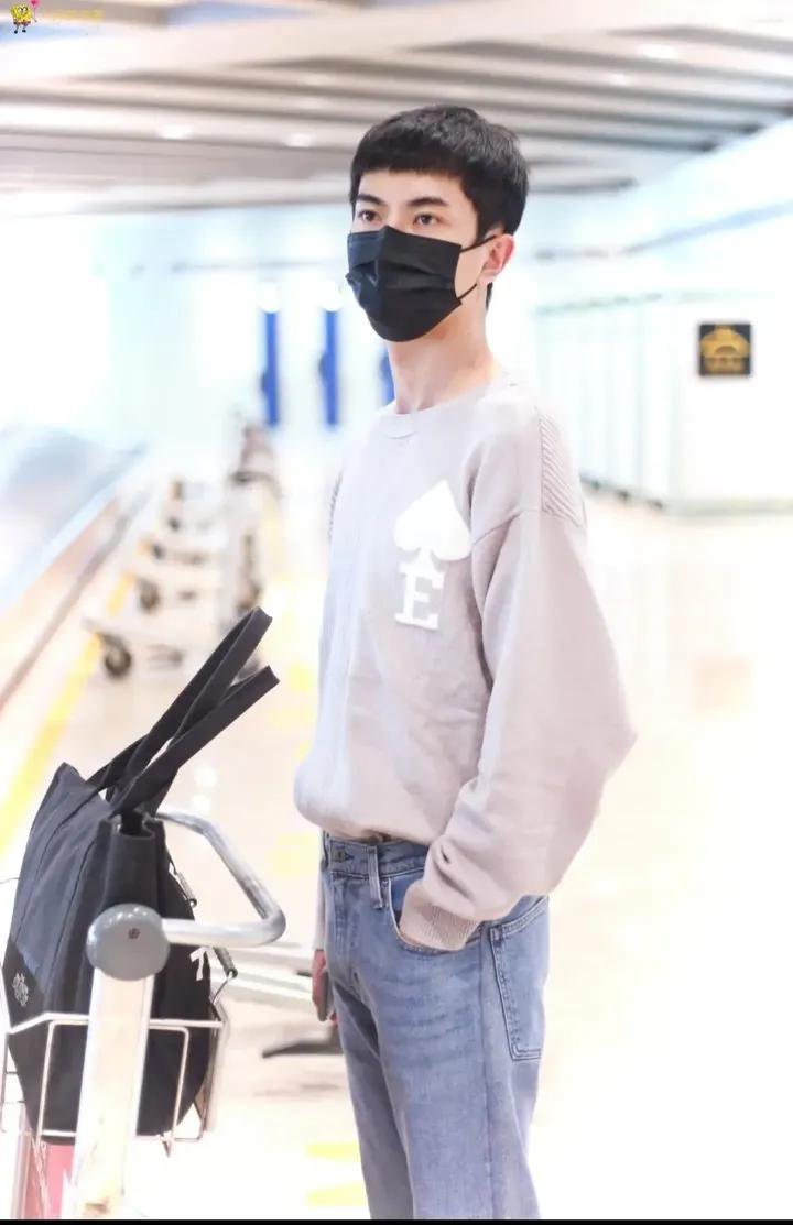 zskyccz's tweet photo. Day329-The long journey is not easy, often falling and falling and feeling endless hopelessness but I would still get back up again and again and walk forward bravely. Because I know that there is only a chance of hope if I persist.

#JusticeforYuMenglong https://t.co/5FaoLx6rb5