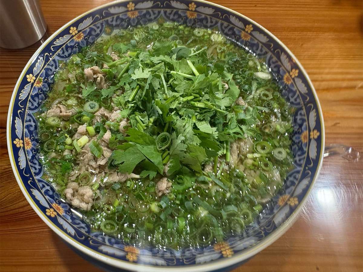 minowayapawa's tweet photo. 中華そば　飛龍
パクチーラーメン美味しかったです！
青唐辛子の味変もめちゃくちゃ美味しかった！ https://t.co/wRFmmYJGqK