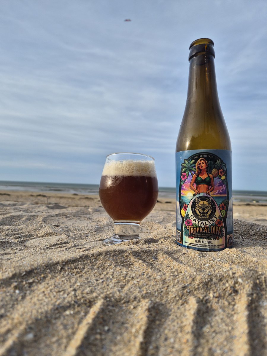 Kendu_Skywalker's tweet photo. Anyone fancy a ethereum:0xaa95f26e30001251fb905d264aa7b00ee9df6c18 beer on the beach? https://t.co/ZJLwoFY4hR