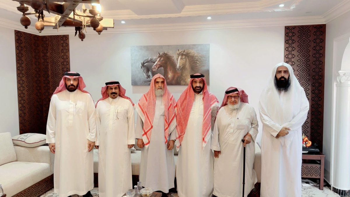 bin_mohaya_'s tweet photo. تشرفنا بدعوة كريمة من الشيخ ناصر آل وزرة الهذلي، والشيخ عبدالله آل وزرة الهذلي، ونشكرهم على كرم الضيافة وحسن الاستقبال، ولا يُستغرب الطيب من أهل الطيب، وتشرفنا بمقابلة والدهم الشيخ صالح آل وزرة الهذلي، والشيخ سعد بن مبارك آل وزرة الهذلي، والوجيه علي بن هادي اليامي، والوجيه هويج مسعود آل فجيحة اليامي، وعدد من الوجهاء، ونحمد الله أن جعلنا في هذا الوطن قبيلة واحدة يجمعها التلاحم والمحبة، ونسأل الله سبحانه أن يديم علينا نعمة الأمن والأمان، وأن ينصر بلادنا، ويحفظ السعودية العظمى وقادتنا.