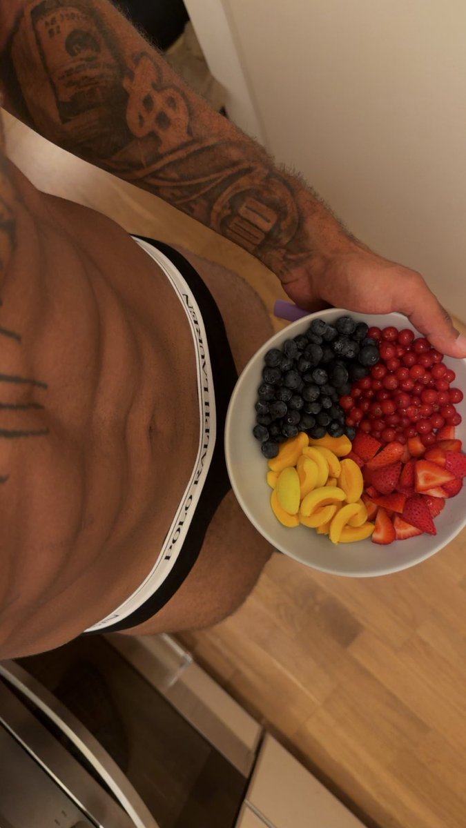 ASAPOSAS's tweet photo. Time to take the daily vitamins 🍓🍑🫐😋 https://t.co/BuD19doWjS