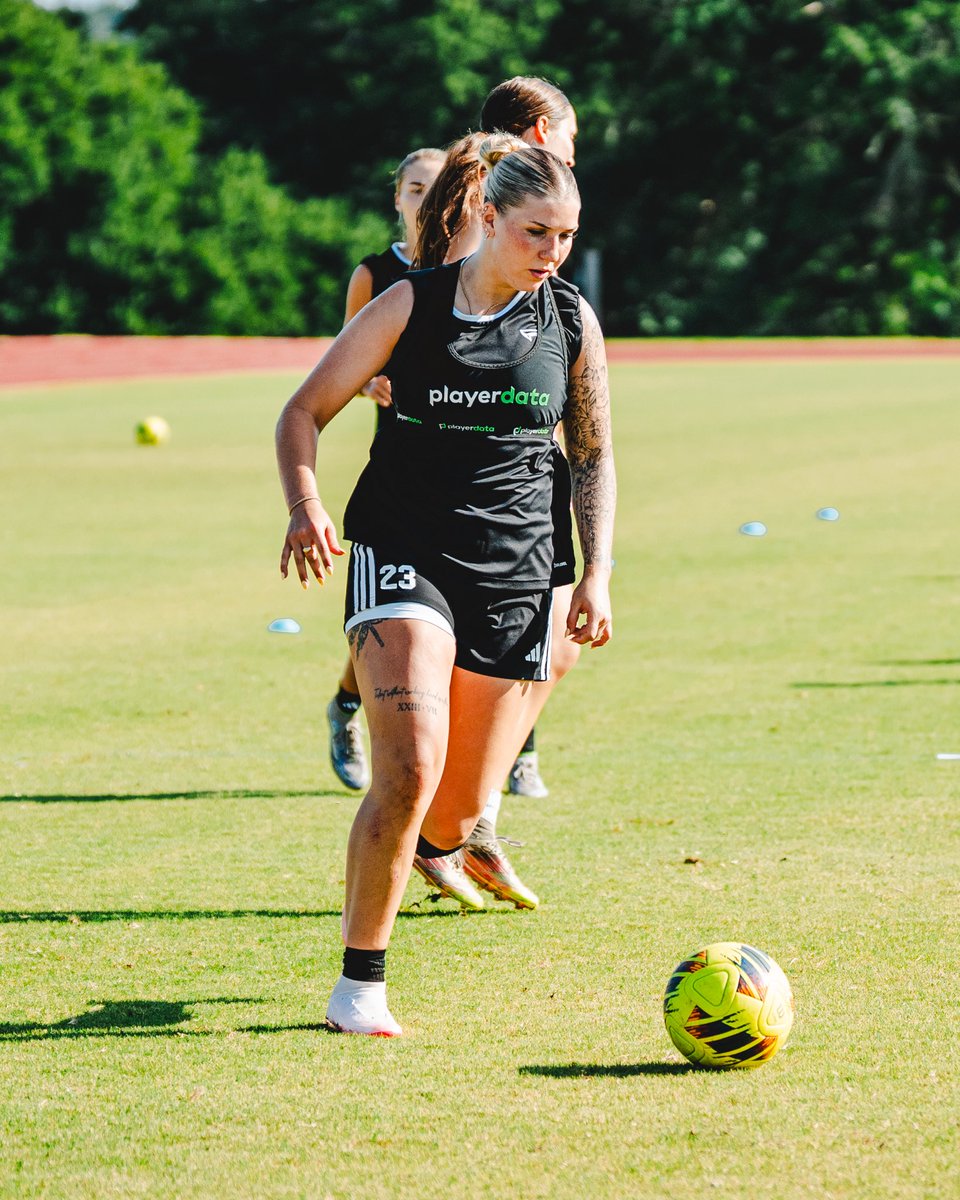 TroyTrojansWSOC's tweet photo. Another day of getting better 😤

#OneTROY ⚔️⚽️ https://t.co/x7RB8ItiG5