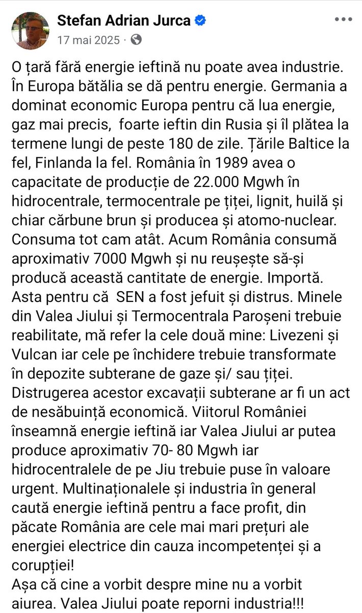adrianavbalint's tweet photo. Totul a fost PREMEDITAT! 

Cum e posibil ca un prieten de pe fb, Stefan Adrian Jurca, inginer minier, să scrie zeci de postări de-a lungul timpului în care a prevăzut la milimetru tot ce s-a întâmplat cu Sistemul Energetic Național și guvernanții să vină acum și să se scarpine sub braț ca maimuța că nu știau, nu credeau, nu au nicio vină? NU A FOST INCOMPETENȚĂ, A FOST TRĂDARE ȘI SUBMINAREA A ECONOMIEI NAȚIONALE! Ani la rând, de la Băsescu încoace, PNL-PDL mereu la cârma energiei.

Ia uitați ce scria Stefan Adrian Jurca pe  29 aprilie 2025 si va las capturi de ecran si cu alte postări de-ale lui, mare atenție la data la care le scria:

"În 2003 România a fost foarte aproape de un ,,black- out", o cădere a sistemului energetic național. Dunărea avea un debit foarte mic și exista riscul opririi Centralei de la Cernavodă. Accentul a fost pus pe funcționarea Termocentralei de la Paroșeni, vitală pentru SEN, care asigura pe atunci serviciile de sistem în baza cărora energiei electrice din SEN îi erau asigurați parametrii necesari pentru a putea fi transportată. O importanță imensă a avut și Termocentrala Mintia și termocentralele din cadrul Complexului Energetic Oltenia. Termocentralele pe cărbune sunt vitale, asigură aceste servicii de sistem fără de care energia provenită din parcurile eoliene și fotovoltaice ar fi inutilă. Nu întâmplător comuniștii au construit Termocentrala Paroșeni lângă Mina Paroșeni iar după 1989 au investit în ea polonezii și japonezii. Cărbunele este singurul combustibil care se poate folosi pe orice anotimp, nu necesită locuri speciale pentru a fi depozitat și poate fi folosit foarte rapid și ușor pentru producerea de energie electrică, atenție, la parametrii constați. După instaurarea guvernului Boc a început distrugerea sistematică a SEN ( sistemul energetic național) prin legi care au subvenționat energia provenită din parcurile eoliene și fotovoltaice și distrugerea termocentralelor. Suntem singura țară din Europa care ne-am distrus sistematic SEN și de la o producție internă de aproximativ 22.000 Mgwh în 1989 am ajuns la 5500 Mgwh și pentru a ne asigura consumul suntem nevoiți să importăm. Pe scurt: în Portugalia, Spania și o parte a Franței asta s-a întâmplat, sistemul energetic nu a putut acoperi serviciile de sistem pentru a putea regla energia electrica produsă de către parcurile eoliene și cele fotovoltaice. Ce învățăm noi din criza asta? Nimic, uitați-vă atent la Burduja și la cei care ne conduc, o dau înainte cu ,,Green Deal-ul". În anul 2003 costurile unui ,,black out" erau aproximate la 2 miliarde de dolari, fără a lua în calcul pierderile consumatorilor casnici. "

Și ia uite ce scria în 29 septembrie 2021‼️‼️‼️acum 5 ani:

"Bună dimineața România!
V-ați gândit vreodată ce face România în cazul unui ,,blackout"? Cum se repornește? Din păcate nici guvernanții nu se gândesc la așa ceva. Spun asta în condițiile în care guvernul a lăsat Termocentrala Paroșeni fără cărbune iar Termocentrala Mintia a închis-o. Costurile unui ,,blackout " pentru România au fost estimate ultima oară, pe vremea lui Ceaușescu, la circa 2 miliarde de dolari, da, ați citit bine. Interconectarea României cu țările din jur este precară și învechită. Am depinde enorm de Ucraina ( Doamne ferește) și de Bulgaria. O situație mai mult decât critică a fost în anul 2003, când SEN era să cadă. Cotele Dunării au scăzut, Centrala de la Cernavodă nu mai putea funcționa iar Porțile de Fier I și II funcționau la un minim istoric. Atunci, România a realizat cât de importante au fost investițiile japonezilor și polonezilor la Termocentrala Paroșeni și în Minele Vulcan și Paroșeni dar și în Preparația Coroiești. Practic, puteai extrage cărbunele la câțiva km de termocentrală.
Din păcate timpul a trecut, politica energetică a României a mers spre dependența față de Ungaria și Ucraina, iar noi românii să devenim cât mai săraci. Așa au înțeles guvernele corupte ale României: că sistemul energetic național trebuie distrus."