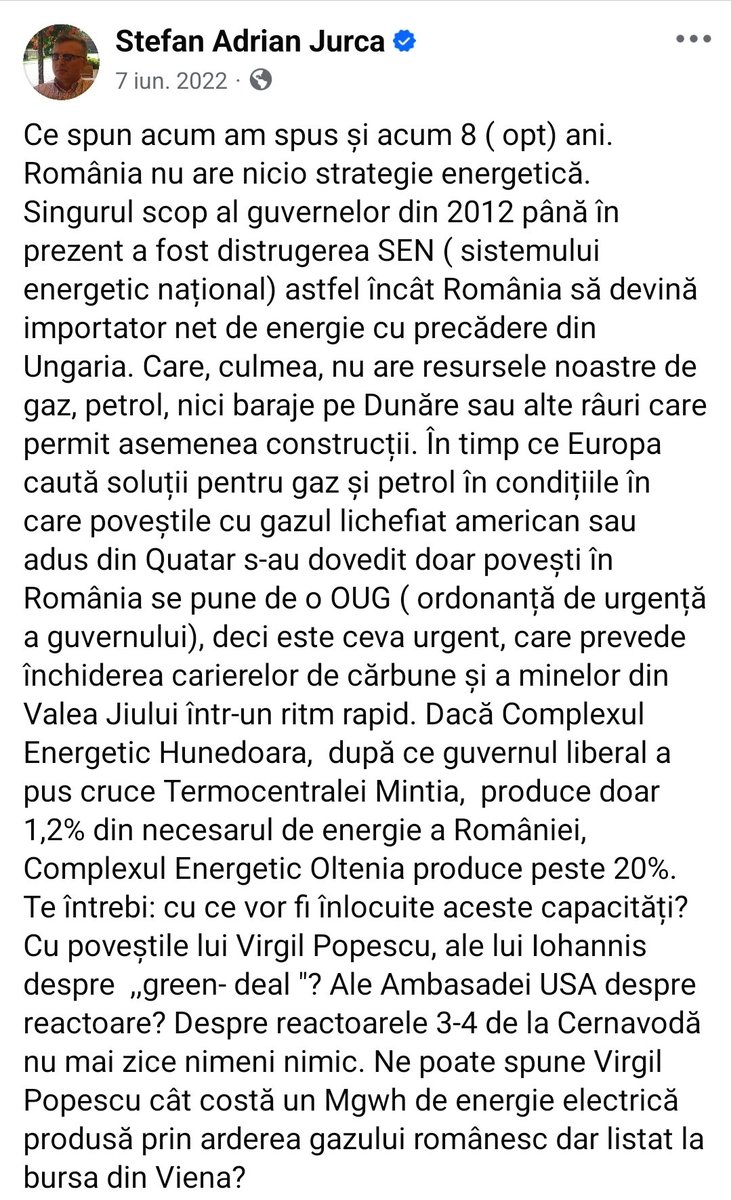 adrianavbalint's tweet photo. Totul a fost PREMEDITAT! 

Cum e posibil ca un prieten de pe fb, Stefan Adrian Jurca, inginer minier, să scrie zeci de postări de-a lungul timpului în care a prevăzut la milimetru tot ce s-a întâmplat cu Sistemul Energetic Național și guvernanții să vină acum și să se scarpine sub braț ca maimuța că nu știau, nu credeau, nu au nicio vină? NU A FOST INCOMPETENȚĂ, A FOST TRĂDARE ȘI SUBMINAREA A ECONOMIEI NAȚIONALE! Ani la rând, de la Băsescu încoace, PNL-PDL mereu la cârma energiei.

Ia uitați ce scria Stefan Adrian Jurca pe  29 aprilie 2025 si va las capturi de ecran si cu alte postări de-ale lui, mare atenție la data la care le scria:

"În 2003 România a fost foarte aproape de un ,,black- out", o cădere a sistemului energetic național. Dunărea avea un debit foarte mic și exista riscul opririi Centralei de la Cernavodă. Accentul a fost pus pe funcționarea Termocentralei de la Paroșeni, vitală pentru SEN, care asigura pe atunci serviciile de sistem în baza cărora energiei electrice din SEN îi erau asigurați parametrii necesari pentru a putea fi transportată. O importanță imensă a avut și Termocentrala Mintia și termocentralele din cadrul Complexului Energetic Oltenia. Termocentralele pe cărbune sunt vitale, asigură aceste servicii de sistem fără de care energia provenită din parcurile eoliene și fotovoltaice ar fi inutilă. Nu întâmplător comuniștii au construit Termocentrala Paroșeni lângă Mina Paroșeni iar după 1989 au investit în ea polonezii și japonezii. Cărbunele este singurul combustibil care se poate folosi pe orice anotimp, nu necesită locuri speciale pentru a fi depozitat și poate fi folosit foarte rapid și ușor pentru producerea de energie electrică, atenție, la parametrii constați. După instaurarea guvernului Boc a început distrugerea sistematică a SEN ( sistemul energetic național) prin legi care au subvenționat energia provenită din parcurile eoliene și fotovoltaice și distrugerea termocentralelor. Suntem singura țară din Europa care ne-am distrus sistematic SEN și de la o producție internă de aproximativ 22.000 Mgwh în 1989 am ajuns la 5500 Mgwh și pentru a ne asigura consumul suntem nevoiți să importăm. Pe scurt: în Portugalia, Spania și o parte a Franței asta s-a întâmplat, sistemul energetic nu a putut acoperi serviciile de sistem pentru a putea regla energia electrica produsă de către parcurile eoliene și cele fotovoltaice. Ce învățăm noi din criza asta? Nimic, uitați-vă atent la Burduja și la cei care ne conduc, o dau înainte cu ,,Green Deal-ul". În anul 2003 costurile unui ,,black out" erau aproximate la 2 miliarde de dolari, fără a lua în calcul pierderile consumatorilor casnici. "

Și ia uite ce scria în 29 septembrie 2021‼️‼️‼️acum 5 ani:

"Bună dimineața România!
V-ați gândit vreodată ce face România în cazul unui ,,blackout"? Cum se repornește? Din păcate nici guvernanții nu se gândesc la așa ceva. Spun asta în condițiile în care guvernul a lăsat Termocentrala Paroșeni fără cărbune iar Termocentrala Mintia a închis-o. Costurile unui ,,blackout " pentru România au fost estimate ultima oară, pe vremea lui Ceaușescu, la circa 2 miliarde de dolari, da, ați citit bine. Interconectarea României cu țările din jur este precară și învechită. Am depinde enorm de Ucraina ( Doamne ferește) și de Bulgaria. O situație mai mult decât critică a fost în anul 2003, când SEN era să cadă. Cotele Dunării au scăzut, Centrala de la Cernavodă nu mai putea funcționa iar Porțile de Fier I și II funcționau la un minim istoric. Atunci, România a realizat cât de importante au fost investițiile japonezilor și polonezilor la Termocentrala Paroșeni și în Minele Vulcan și Paroșeni dar și în Preparația Coroiești. Practic, puteai extrage cărbunele la câțiva km de termocentrală.
Din păcate timpul a trecut, politica energetică a României a mers spre dependența față de Ungaria și Ucraina, iar noi românii să devenim cât mai săraci. Așa au înțeles guvernele corupte ale României: că sistemul energetic național trebuie distrus."