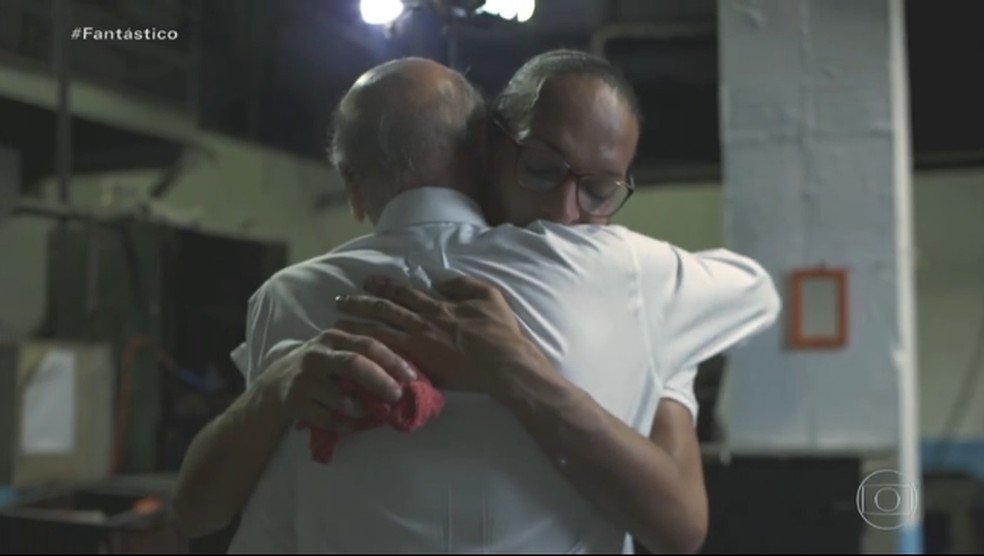 JoaquinTeixeira's tweet photo. Emissora do demônio https://t.co/2hvNBdOFnW