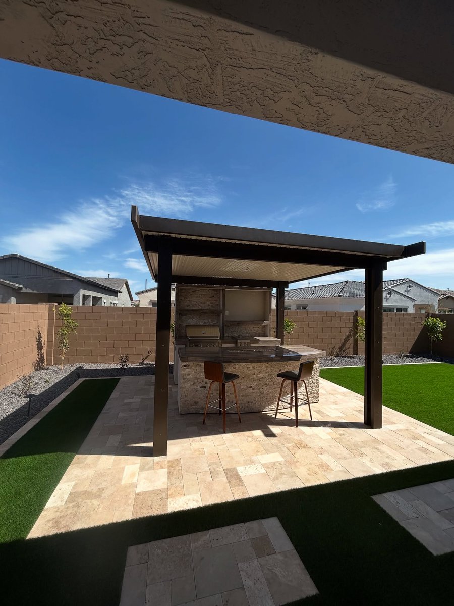 Duralum_usa's tweet photo. A backyard built for good food, great company, and countless memories starts with the right outdoor space.
That's the Duralum difference.
📸@azoutdoorliving
#PatioKitchen #Duralum https://t.co/nSsx1ZaiyJ