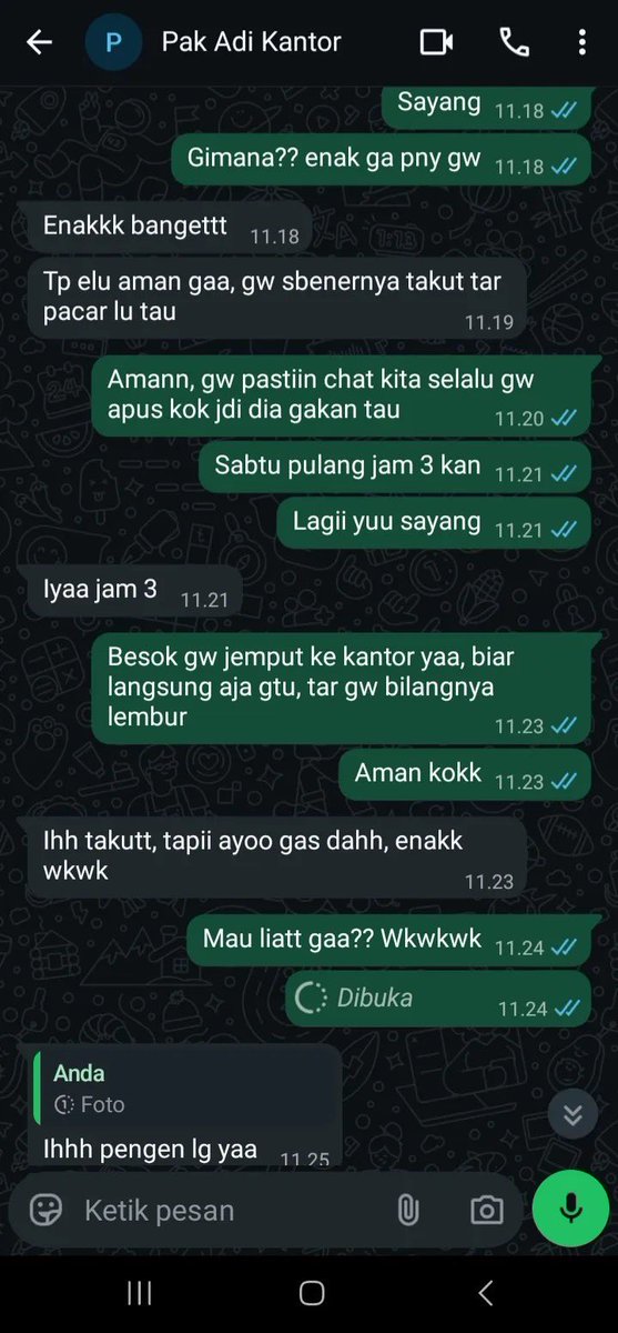chtrn2side's tweet photo. Gemeterr bgtt liat hp dia, hubungan yg udh gw jaga selama 3th emang harus bwginiii??

Awalnya gw iseng buka hp dia pas lg ngedate di cafe, gw emang ga terlalu peduliin hp dia, tapi pas dia ke wc gw coba buka hp nya dan gw dapetin ginian, gemeterr gabisa ngomong apa"

Cc : bellaaaw21