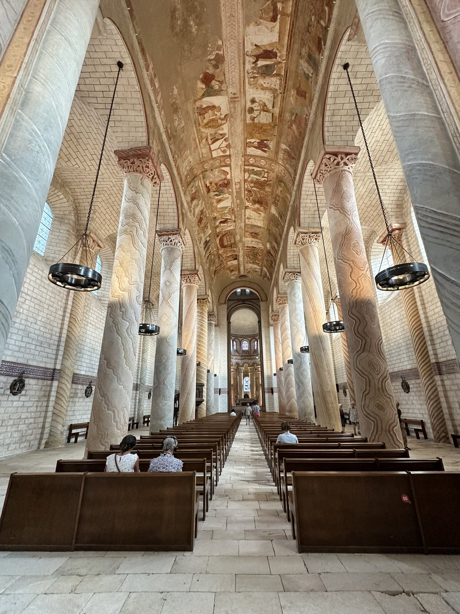blablarteuse's tweet photo. L’abbaye de Saint-Savin-sur-Gartempe, inscrite au patrimoine mondial de l’UNESCO depuis 1983, abrite l’un des plus extraordinaires ensembles de peintures murales romanes au monde.

On comprend vite pourquoi on la surnomme la « Sixtine romane ». 
Un émerveillement absolu ✨ https://t.co/xmQigeZXts