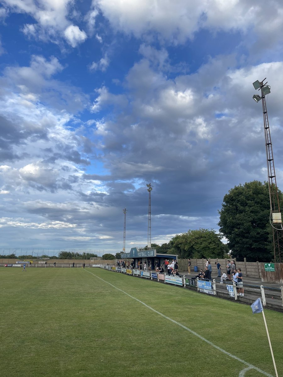 reeceburns98's tweet photo. Tuesday night @EbacNorthernLge football at Hillheads between @WhitleyBayFC and @HordenCWFC. £9 admission and £2.50 programme. Good club with good people behind the scenes keeping it running. https://t.co/sDfK3ZvSSC