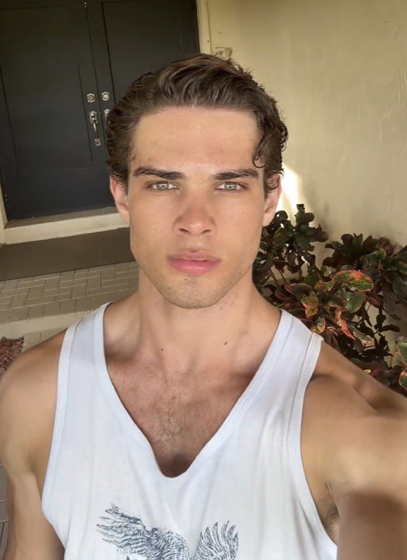 Pulcys's tweet photo. Clavicular shows off his transformation just 2 months after undergoing multiple surgeries At 20 years old👀

Before vs After https://t.co/N8bo8jU4WC