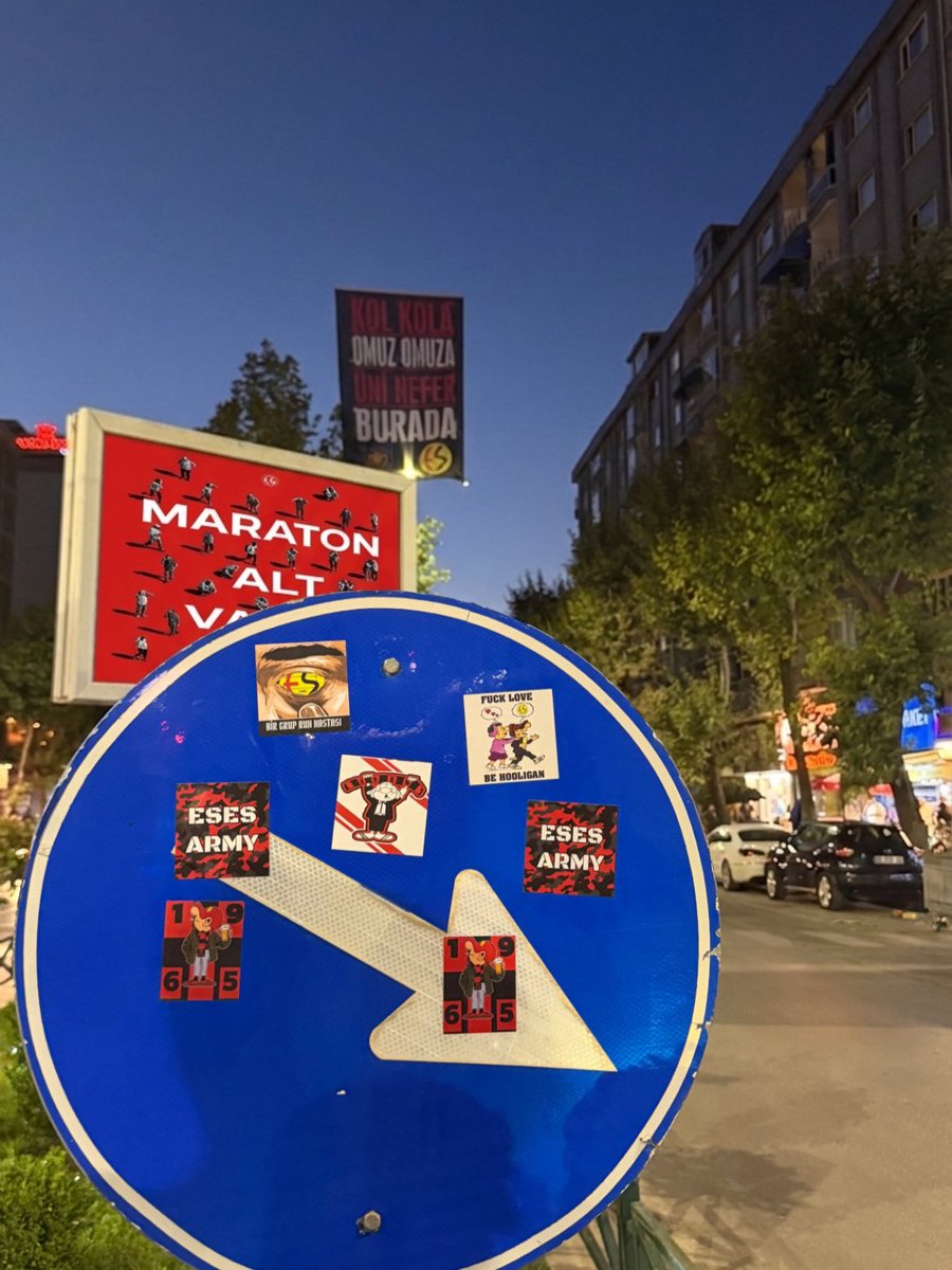 UniNefer's tweet photo. Üniversite caddesine bayrağımızı astık.          

Bayrağı asmamıza yardımcı olan Verman Otel yönetimine ve Eskişehir halkına teşekkür ederiz.

Kampüsün Neferleri! https://t.co/YGXN6ZJzwK
