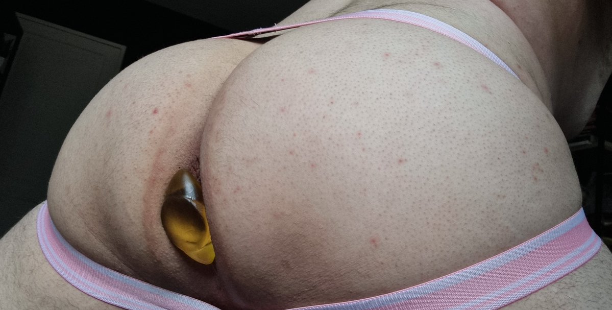 Teihiro_1's tweet photo. [Day 45/400🔒]

I kept my plug in for 24 hours straight (except for bathroom breaks, obviously) and wow, I felt like a horny slut all day, from the moment I woke up and throughout my entire workday 😵‍💫😵‍💫😝

#slave #bdsm #submissive #dom #chastity #teamlocked #chastitycage #bitch https://t.co/LAyzLoV1il