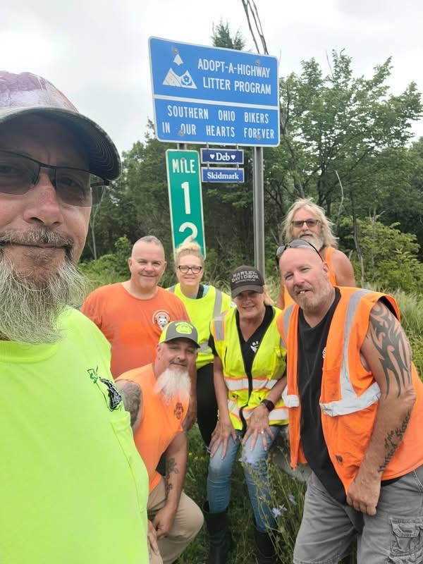 ODOT_Cincinnati's tweet photo. Huge shout out to the Southern Ohio Bikers Adopt-A-Highway group for their amazing work cleaning up trash along I-74 in Hamilton County. They recently picked up 18 bags of litter! Volunteering really makes a difference! #adoptahighway https://t.co/47vcDZkOkP