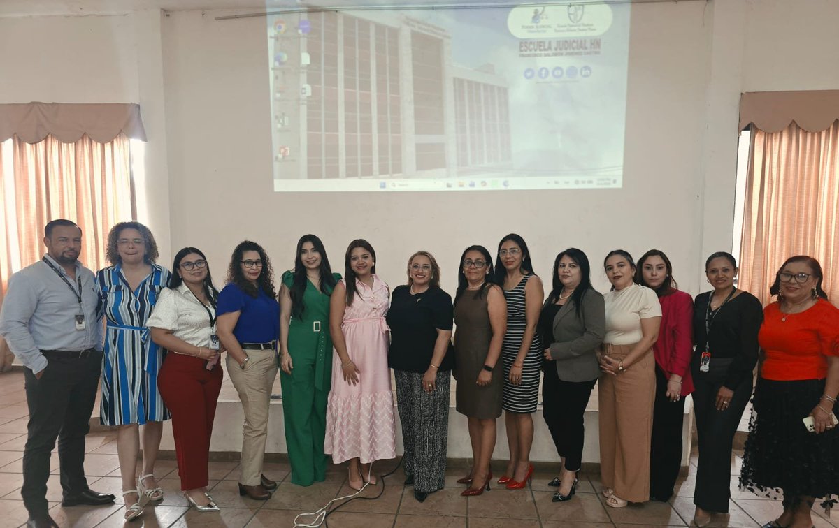 EscuelaHonduras's tweet photo. El @PJdeHonduras, a través de la #escuelajudicialhn, está desarrollando el Programa de Formación en Derecho Penal, Módulo IV: Clasificación de los tipos penales en la ciudad de #Danli, impartido por la Abg. Gabriela Cristina Gallo, Jueza de Letras Penal de #TGU. https://t.co/RnAN3KLXQU