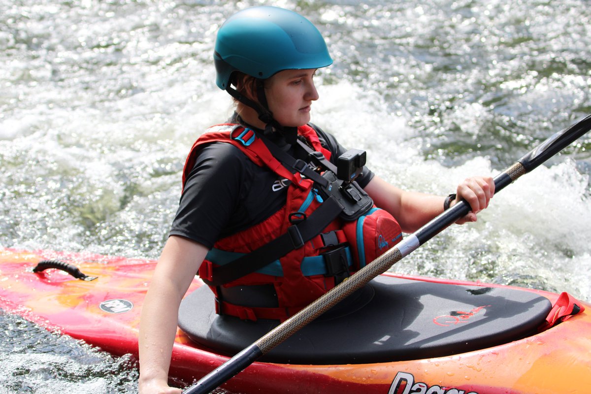 afewmilesmore's tweet photo. I first took my daughter to her paddling club's annual August River Wye trip in 2017 (and only missed one year since in 2020). A few shots of her making the low level rapids at Symonds Yat look easy with some precision strokes last weekend. #Kayaking #ProudFather #TuesdayBlue https://t.co/dBrPbfPqEs
