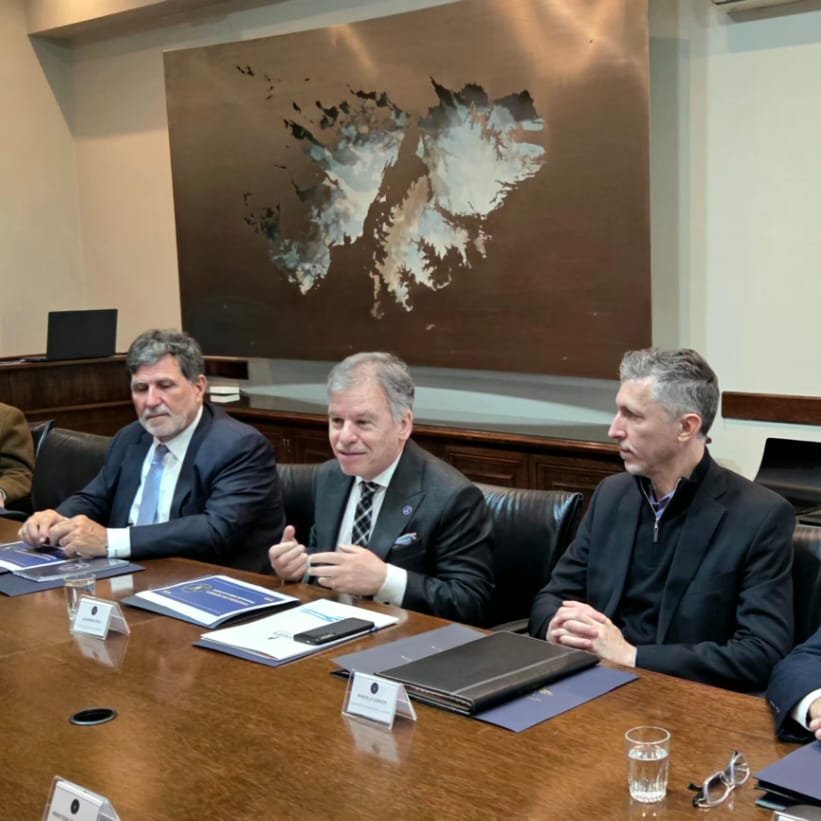sigenarg's tweet photo. El Síndico General de la Nación participó de una jornada de trabajo junto al ministro de Defensa, Carlos Alberto Presti, donde se evaluaron herramientas de control que contribuyen a fortalecer la gestión de las empresas que integran dicha jurisdicción. https://t.co/IpUaJMIfEn