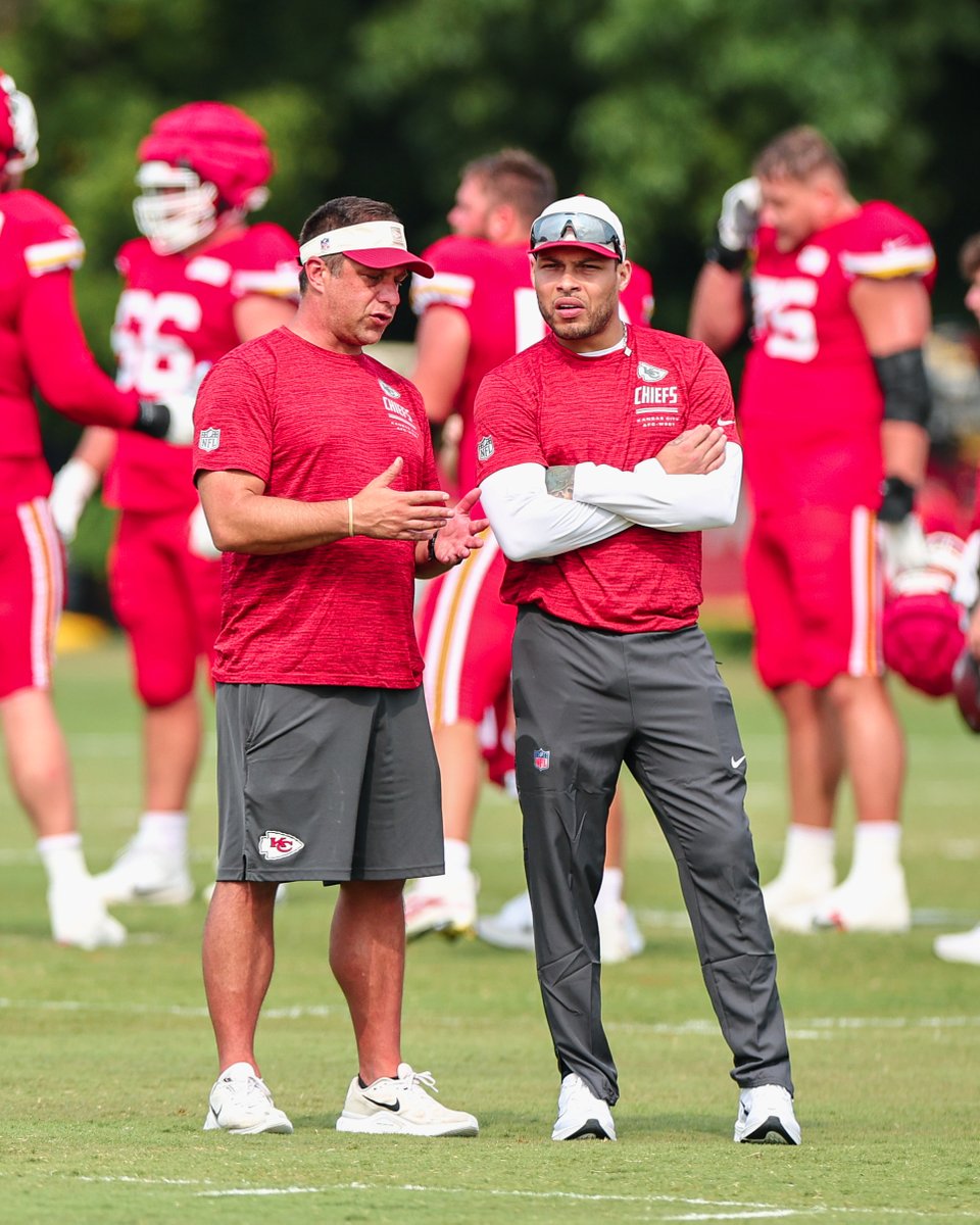 Chiefs's tweet photo. Oh hey Honey Badger 👋 @Mathieu_Era 

Always good to see a familiar face at practice! https://t.co/0tOdoS24qv