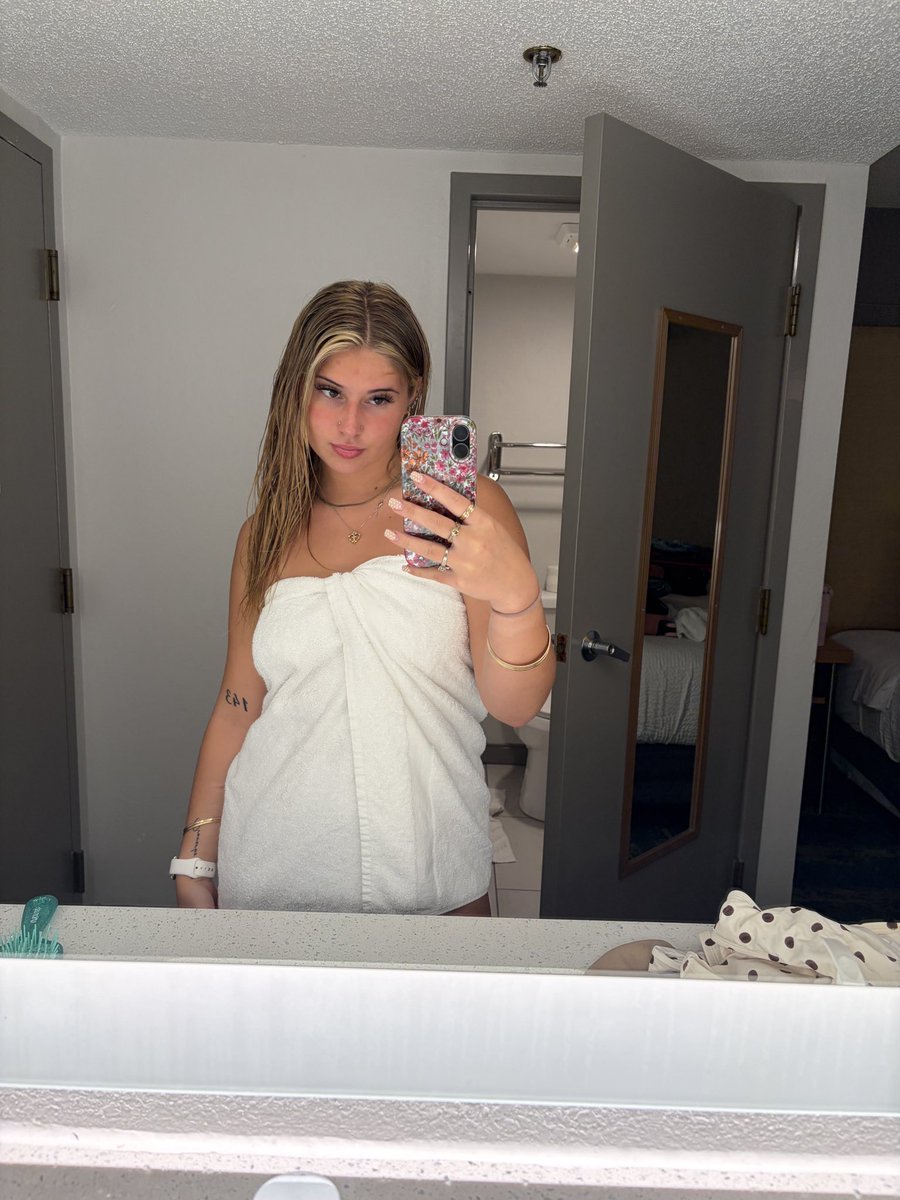 slut4jess143's tweet photo. You need a finbrat to control ur life ! https://t.co/xOYwn0ld2d