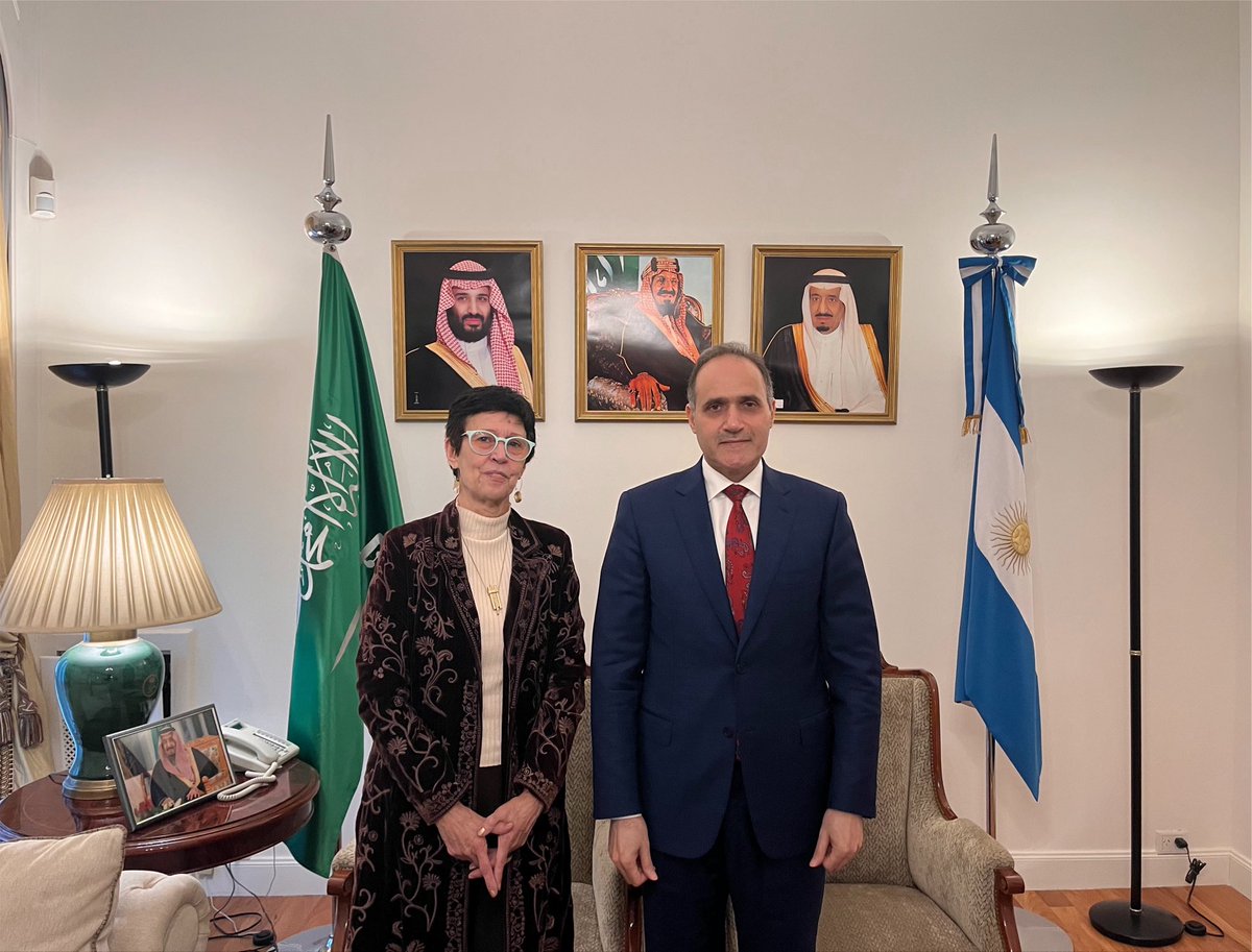 KSAembassybue's tweet photo. El Embajador del Reino de Arabia Saudita ante la República Argentina S.E. #Hatem_Alghamidi recibió a la Secretaria de Relaciones Internacionales de la Facultad de Derecho de la UBA (@DerechoUBA), Prof. Marta Vigevano, con quien dialogó sobre las oportunidades para fortalecer la cooperación académica, científica e institucional, promover el intercambio de conocimientos e impulsar iniciativas conjuntas entre universidades del Reino de Arabia Saudita y la República Argentina, en el marco de las excelentes relaciones bilaterales entre ambos países.