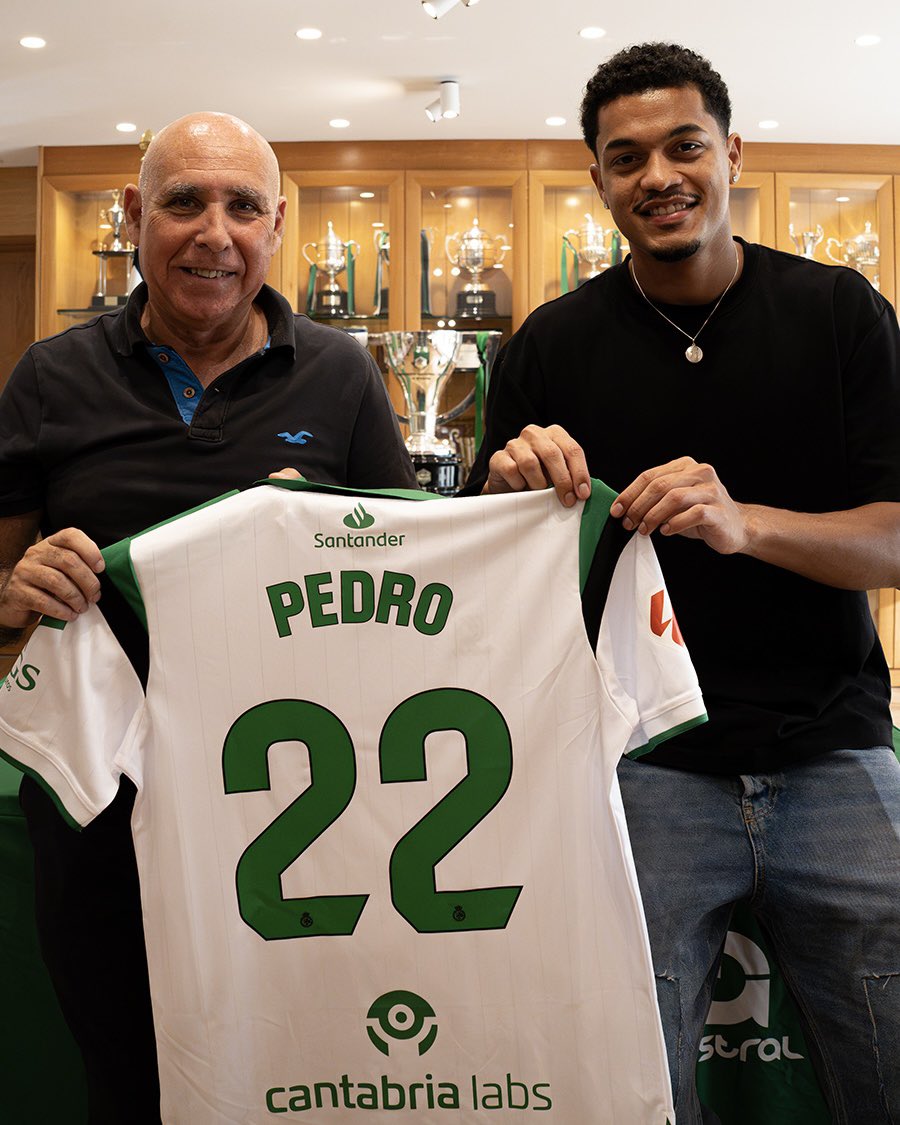 realracingclub's tweet photo. 💚🫂 Bem-vindo, Pedro

🏟️ El Sardinero é o seu novo lar https://t.co/e9yTQLcZCu