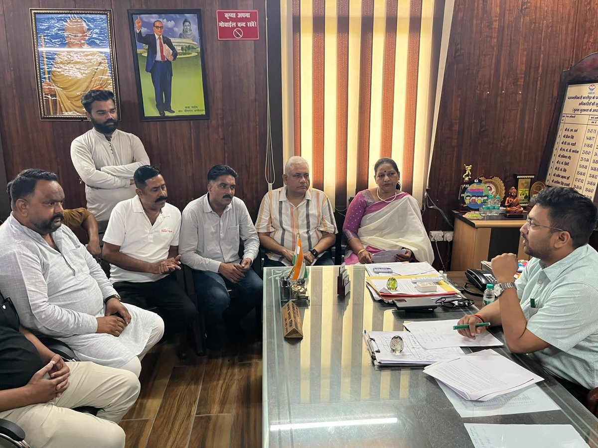 AlkaaPal's tweet photo. आज SDM महोदय* से SIR कार्य में आ रही विसंगतियों को लेकर कांग्रेस पार्टी के पार्षदों/एवं वरिष्ठ कांग्रेस जनों के साथ के साथ मुलाकात कर एस_आई_आर में मतदाताओं की    *विसंगतियों* के निवारण की मांग रखी,
 *अलका पाल* 
 *महानगर जिला अध्यक्ष* 
 *कांग्रेस कमेटी,काशीपुर* उत्तराखंड https://t.co/ZsiNZZHD8u
