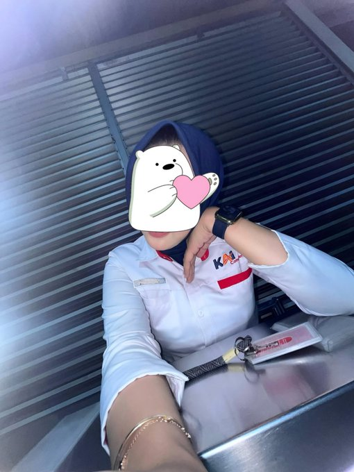 esvyap's tweet photo. mau coba cari bf yang serius dan bisa diajak komit hehe. Kalo bisa yg domisilinya ... biar ga kejauhan. Aku ga punya kriteria khusus kok, soalnya aku juga ngerasa ga good looking wkwk. Kalo ada yg mau, rep aja yaa. Nanti aku yg dm duluan, f28 here https://t.co/ypxTD1Y35D