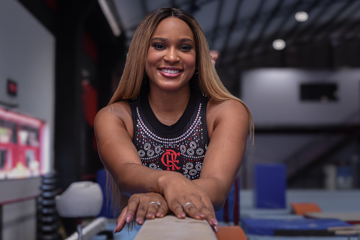 TimeFlamengo's tweet photo. Quem aí está ansioso para ver a rainha Rebeca Andrade em ação com o Collant Sagrado? ❤️🖤

A espera está chegando ao fim! A partir de sexta-feira, Brasília recebe o Campeonato Brasileiro de Ginástica Artística, e a Nação tem um encontro marcado no Ginásio Nilson Nelson para apoiar as nossas ginastas.

Acesse (https://t.co/Zt89qSD32h) e garanta o seu ingresso!

Vamos juntos fazer a diferença nas arquibancadas! 👊

#FlaGinástica #TimeFlamengo

📸 Paula Reis / CRF