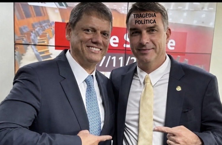 rnaldobl63's tweet photo. PP , União Brasil , Podemos , Republicanos abandona palanque e dificulta cenário de Flávio BolsoMaster, que recebeu 61 milhões de seu irmãozão Daniel Vorcaro dos 134 milhões!! https://t.co/1kgnsjXtWE