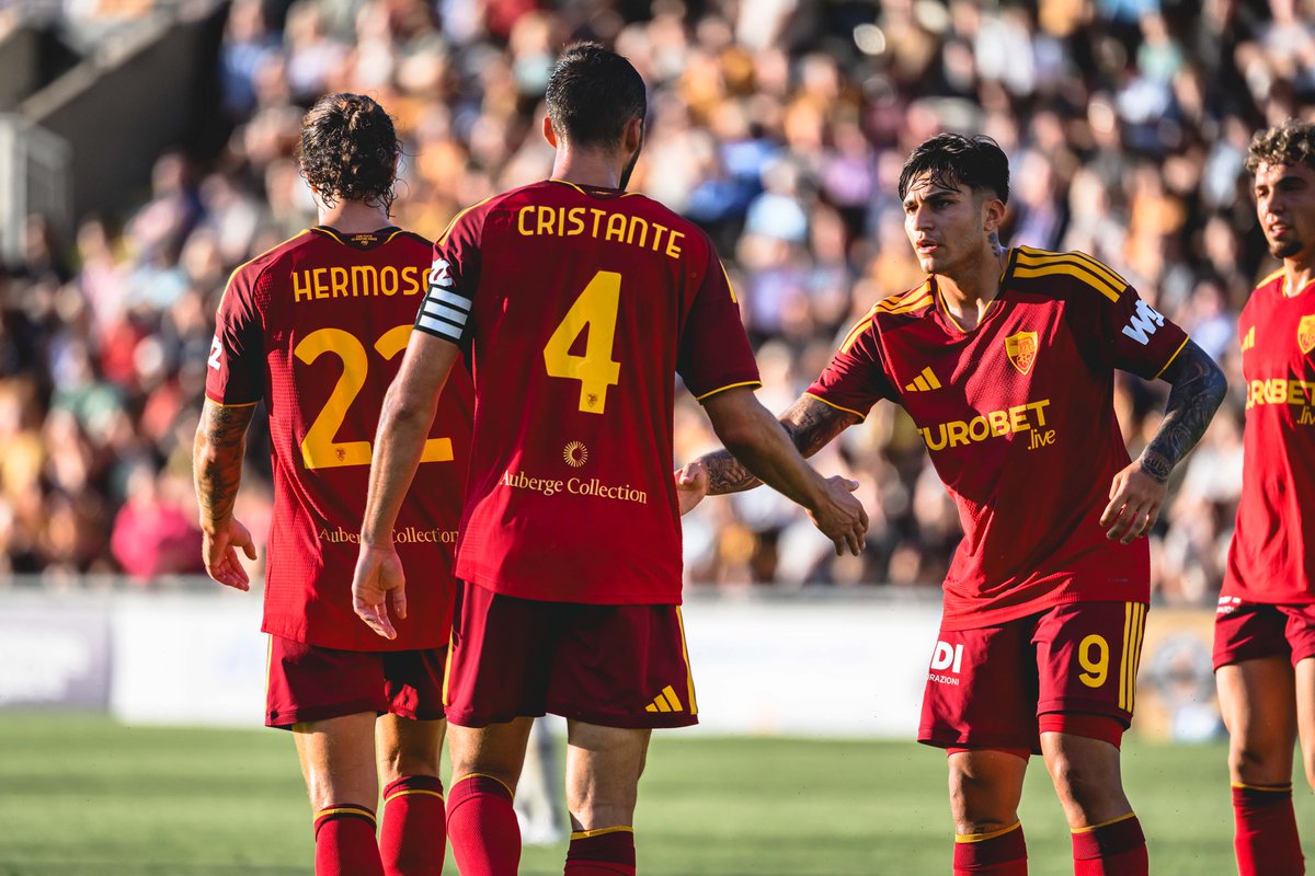 ASRomaEN's tweet photo. 🤝👍

#ASRoma https://t.co/8eNz2MdDpl