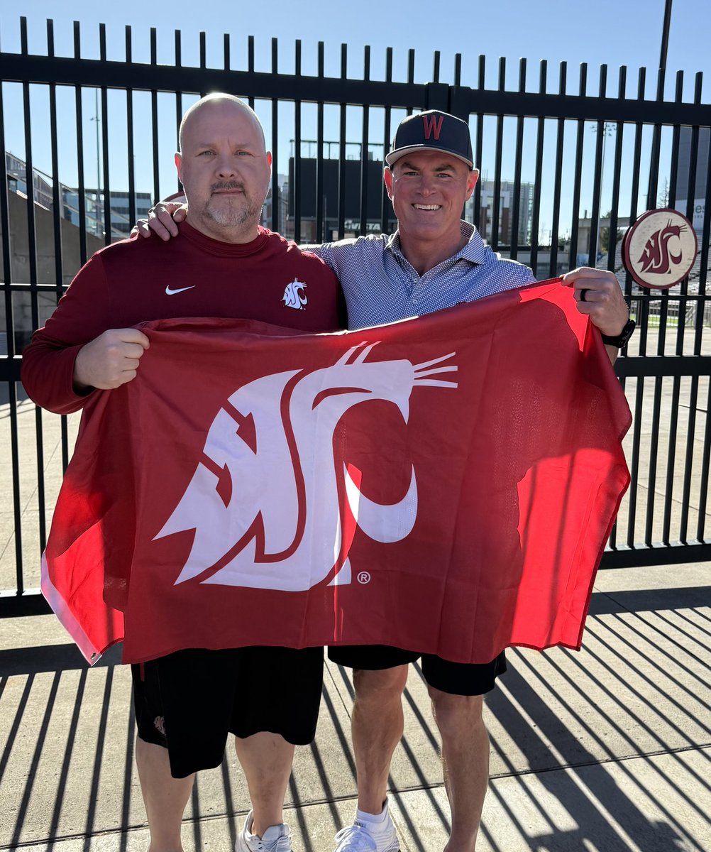jscukanec's tweet photo. I played football from 5th grade through college. That’s a lot of seasons.
For about 1/2 of them, I was teammates w/ Paul Reed.
We ran into each other again last weekend in Pullman. I’m grateful we didn’t have to practice, we could just play catch.
#catcheveryday
@WSUCougarFB https://t.co/BnAXluejiF