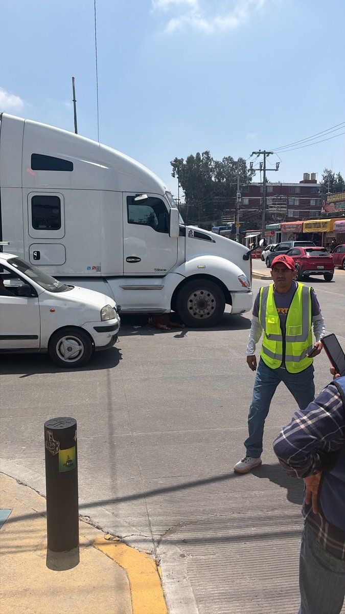 Gposiadeoficial's tweet photo. Dirección a san Cristóbal 
Sobre la López portillo 
Oerosna atropellada
Advertencia ⚠️⚠️⚠️⚠️ imágenes fuertes https://t.co/Ct7iHUJAZK