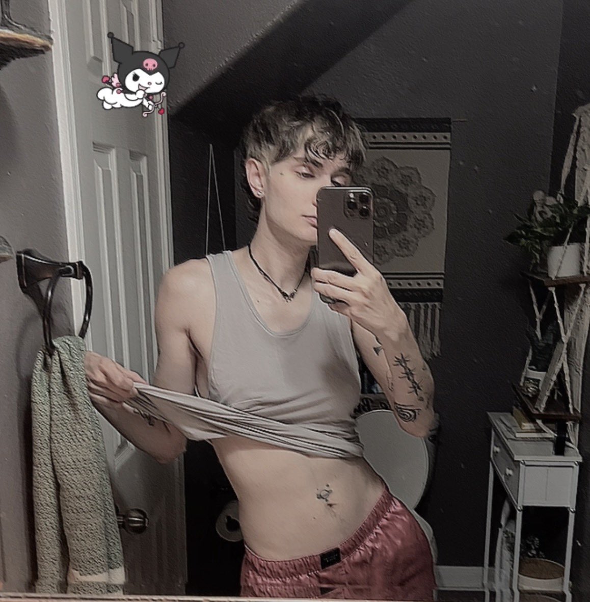 starxxxangel's tweet photo. tboy Tuesday :0 https://t.co/GFvNKycRtm