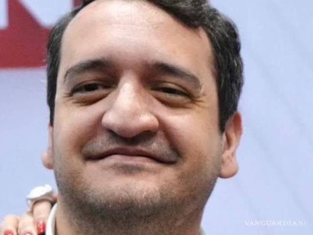 LOVREGA's tweet photo. No encuentro la palabra exacta para definir a Andy López Beltrán. 

Pensé que corrupto era la más adecuada, pero recordé que no era servidor público en el sexenio de su papá.  Me queda ladrón, aunque creo que me quedo corta. 

¿Tienen algún otro adjetivo para calificarlo? https://t.co/Zh95qvFwv3