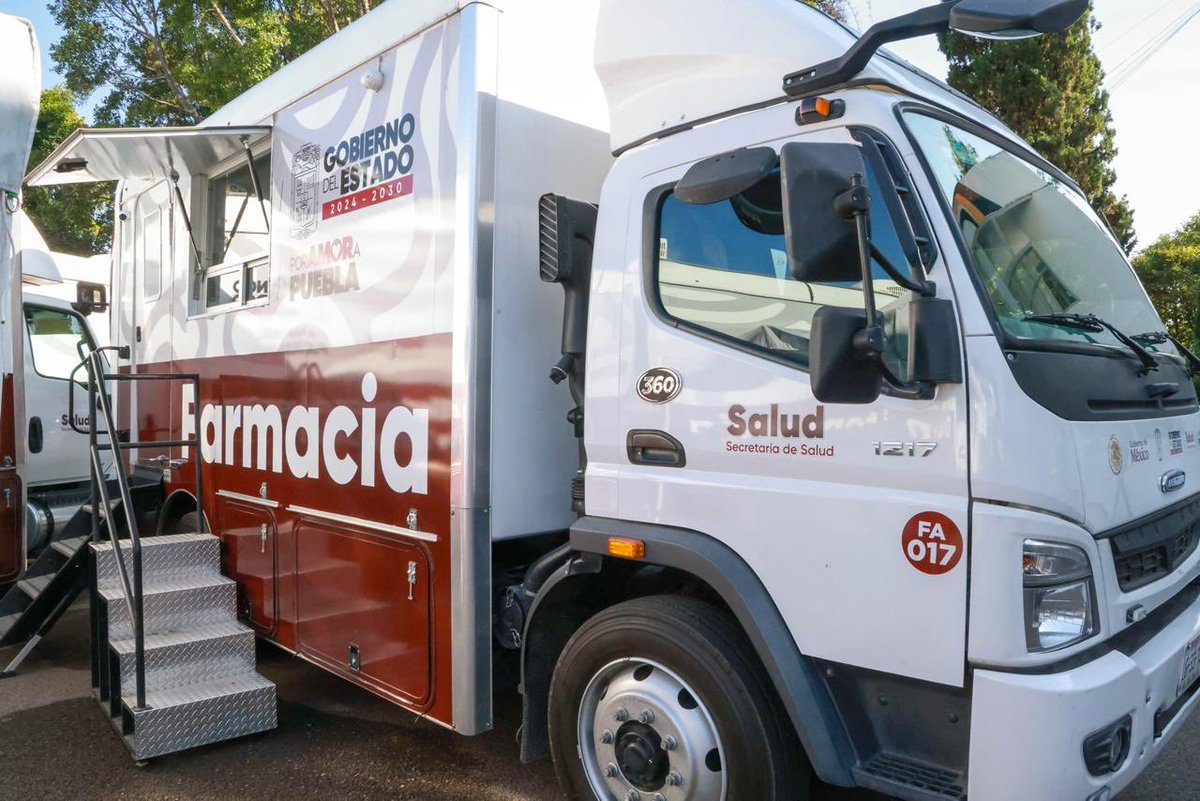 armentapuebla_'s tweet photo. Gracias a todas las familias que nos acompañaron en el CENHCH durante la Macrojornada Integral #PorAmorALasFamilias. 🤍🚑

Junto a mi esposa, Ceci, llevamos atención médica, prevención, orientación y apoyos pensados para cuidar a las y los poblanos. 🩺🍏📝👓 https://t.co/28QwAeogrj
