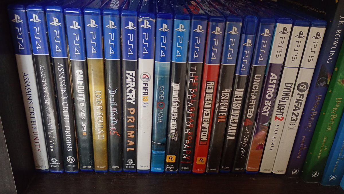 ElBandicoot1's tweet photo. Existe una satisfacción en tener una colección de juegos físicos, por más que esta sea modesta https://t.co/nkwFD92Ury