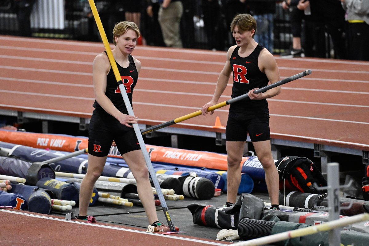 RUAthletics's tweet photo. 🎽 @RutgersTFXC #yeaRinReview
🎽 Brown wins Big Ten outdoor 🥇
🎽 Floriea, Logan earn outdoor All-America
🎽 4 medals at Big Ten indoors
🎽 3 named indoor All-Americans https://t.co/qYh0VfBdXP