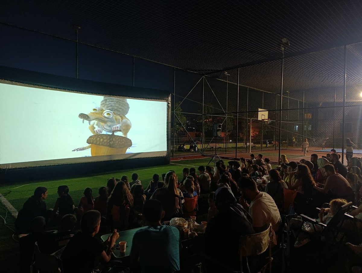 SancaktepeBeltr's tweet photo. Sancaktepe’de sinema keyfi bir başka! 🎬

Sancaktepe Sinema Akşamları’nda bu akşam hep birlikte unutulmaz bir klasik olan "Buz Devri"ni izledik. 

Katılan tüm komşularımızın ayağına sağlık! Bir sonraki etkinlikte görüşmek üzere. 👋 https://t.co/GhyDTfDmR8