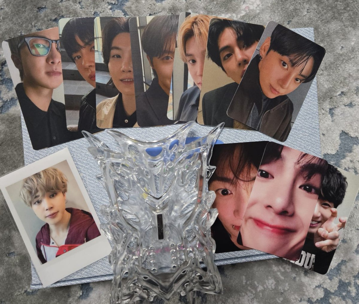 giizzgizz's tweet photo. Yaptığım pcleri tanıtmak için çekiliş ile geldimm✨️✨

Kazanan 1. Kişi 1 orijinal jimin pc, pc holder ve kendi yaptığım 10 adet pc kazanacak
2. Kişi görseldeki fm raffle set 
3. Kişi görseldeki fm tampa set

Katılmak için beni takip edip ment ve rt atmanız yeterlidir✨️✨🫶🏻🫶🏻 https://t.co/8HuEjzvrgc