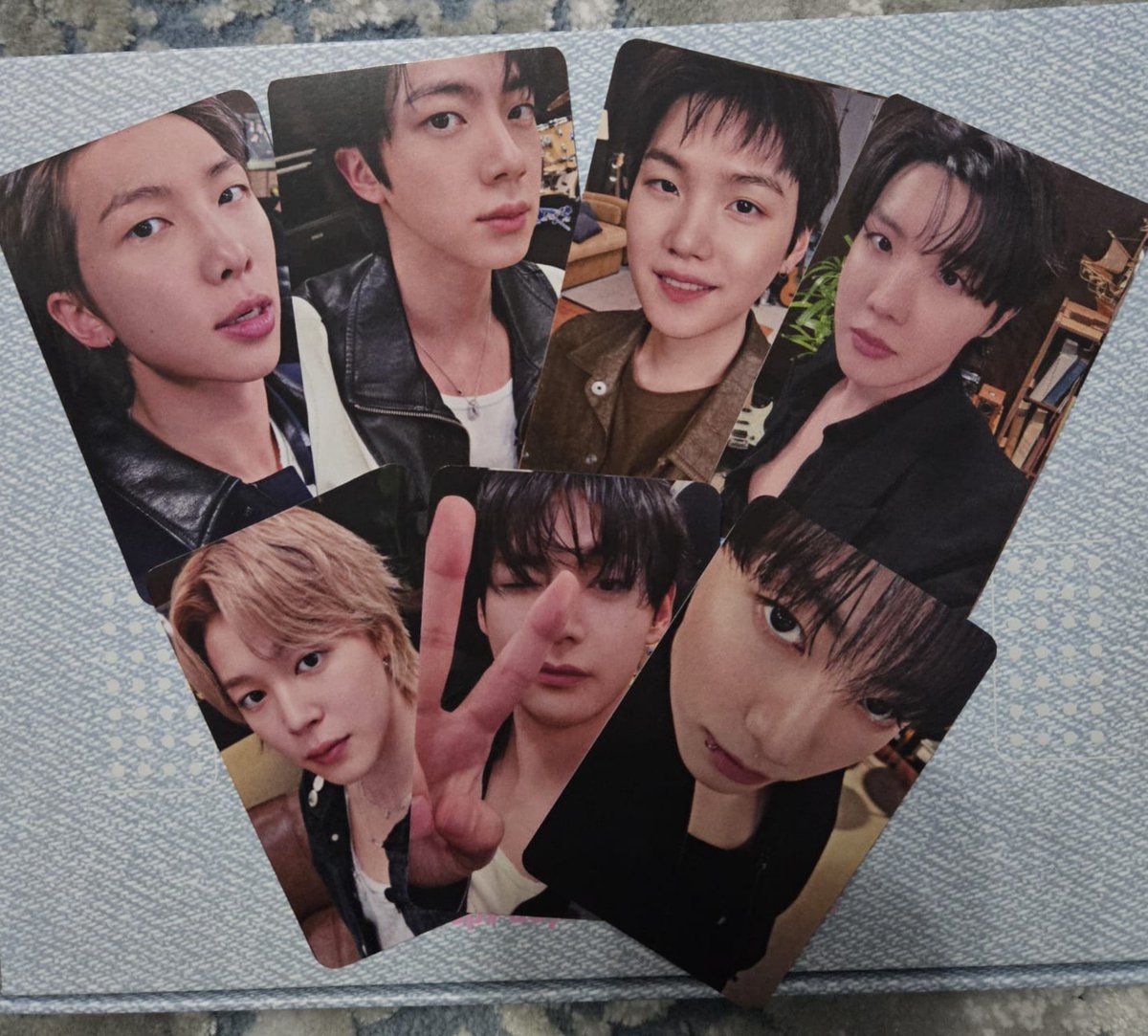 giizzgizz's tweet photo. Yaptığım pcleri tanıtmak için çekiliş ile geldimm✨️✨

Kazanan 1. Kişi 1 orijinal jimin pc, pc holder ve kendi yaptığım 10 adet pc kazanacak
2. Kişi görseldeki fm raffle set 
3. Kişi görseldeki fm tampa set

Katılmak için beni takip edip ment ve rt atmanız yeterlidir✨️✨🫶🏻🫶🏻 https://t.co/8HuEjzvrgc