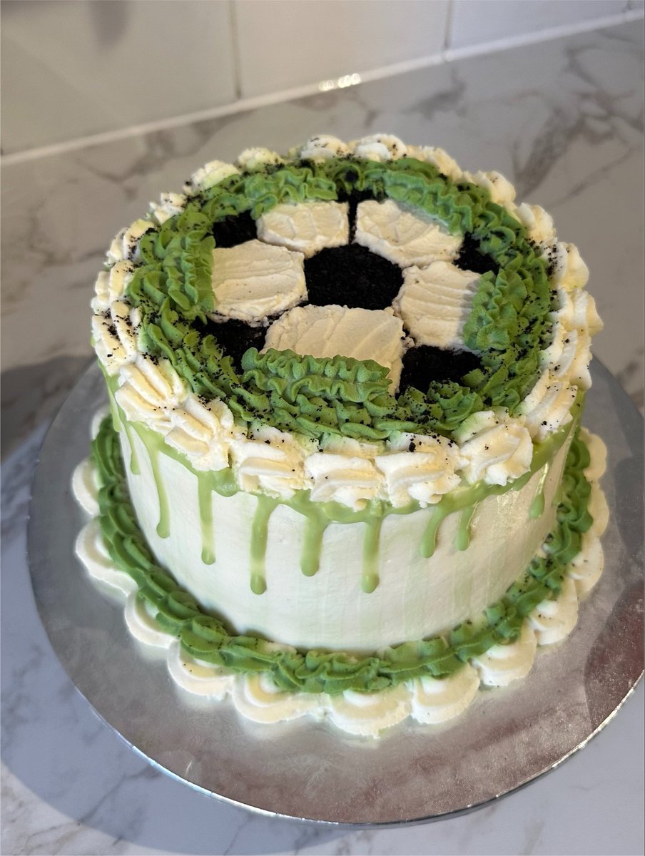 Selmaaa__b's tweet photo. Nouveau layer cake 😋⚽️ https://t.co/8Q9qB9uQ9T
