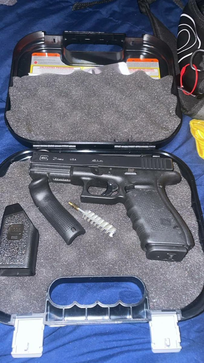 ChicagoDroryxtX's tweet photo. Glock 21 gen 4 
Stock clip 
Glock box

Lmk 
#glock #tactical #ar #shooting #pewpewlife #pistol #rifle #chicago #ndamendment #weaponsdaily #firearm #edc #weapons #military #igmilitia #pewpewpew #freedom #handgun #hunting #concealedc https://t.co/cdxTKyiGat