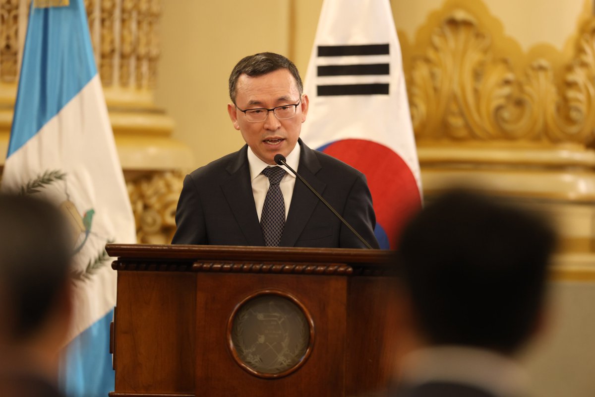CongresoGuate's tweet photo. En la actividad también se contó con la presencia de Deuk Hwan Kim, embajador de Corea del Sur en nuestro país; autoridades del @MinexGt; así como representantes del sector empresarial de ambas naciones y otros participantes. https://t.co/8OAsr1pIWT