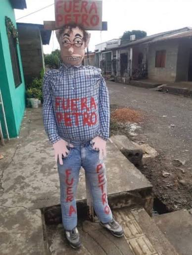 ajsepulvedamu's tweet photo. @petrogustavo Listin pa la rumba del juernes, se prendió esta mierda https://t.co/W8c4IEu9Qj