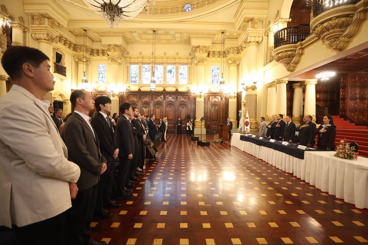 CongresoGuate's tweet photo. El Primer Vicepresidente de Junta Directiva del Congreso de la República, diputado Nery Ramos @Nery_RamosR y el congresista Faver Salazar @FaverSalazar participaron en la inauguración del II Foro de Cooperación Empresarial Corea - Guatemala, en el marco de la consolidación de las relaciones comerciales, diplomáticas y de cooperación bilateral entre ambas naciones.