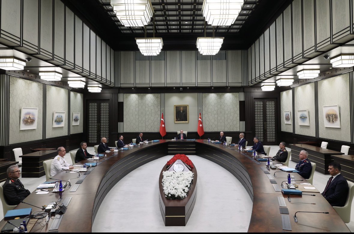 avabdullahguler's tweet photo. Cumhurbaşkanımız Sn. @RTErdogan’ın başkanlığında icra edilen Yüksek Askeri Şûra(YAŞ) kararlarının aziz milletimize, devletimize ve kahraman ordumuza hayırlı olmasını diliyorum. 

Hava Kuvvetleri Komutanlığına atanan Orgeneral Rafet Dalkıran'a; görev süresi uzatılan Deniz Kuvvetleri Komutanı Oramiral Ercüment Tatlıoğlu'na hayırlı olsun dileklerimi iletiyor bu görevlerinde üstün başarılar diliyorum. 

Komuta kademesinde daha önce görev yapan komutanlarımıza bugüne kadarki hizmetleri için teşekkür ediyor, terfi alan ve görev süresi uzatılan tüm askerlerimize yeni görevlerinde başarılar diliyorum.