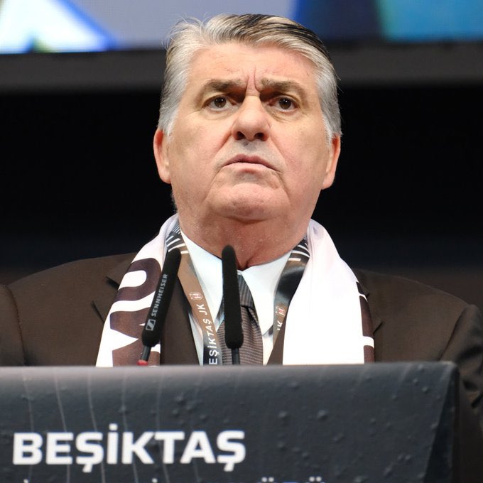 agacliyol_'s tweet photo. • Son 5 sezonun en iyi sezon açılışı yapılmış
• Kaleye uzun zaman sonra üst düzey bir kaleci alınmış 
• Sol kanada Premier Lig şampiyonu transfer edilmiş
• Orta sahaya Orkun ile çok iyi anlaşan, orta sahayı domine eden yerli bir oyuncu alınmış 

En önemlisi Beşiktaş’ı Beşiktaş gibi oynatmak isteyen sezonun en önemli transferi olan Vincenzo Italiano’ya takım emanet edilmiş 

Bunlar bilindiği halde, Avrupa kupalarında yola devam edildiği halde ve Salah olayından sonra Başkan’dan daha iyi hamleler istenilmesi gerekirken bu #SerdalAdalıİstifa etiketi neden?