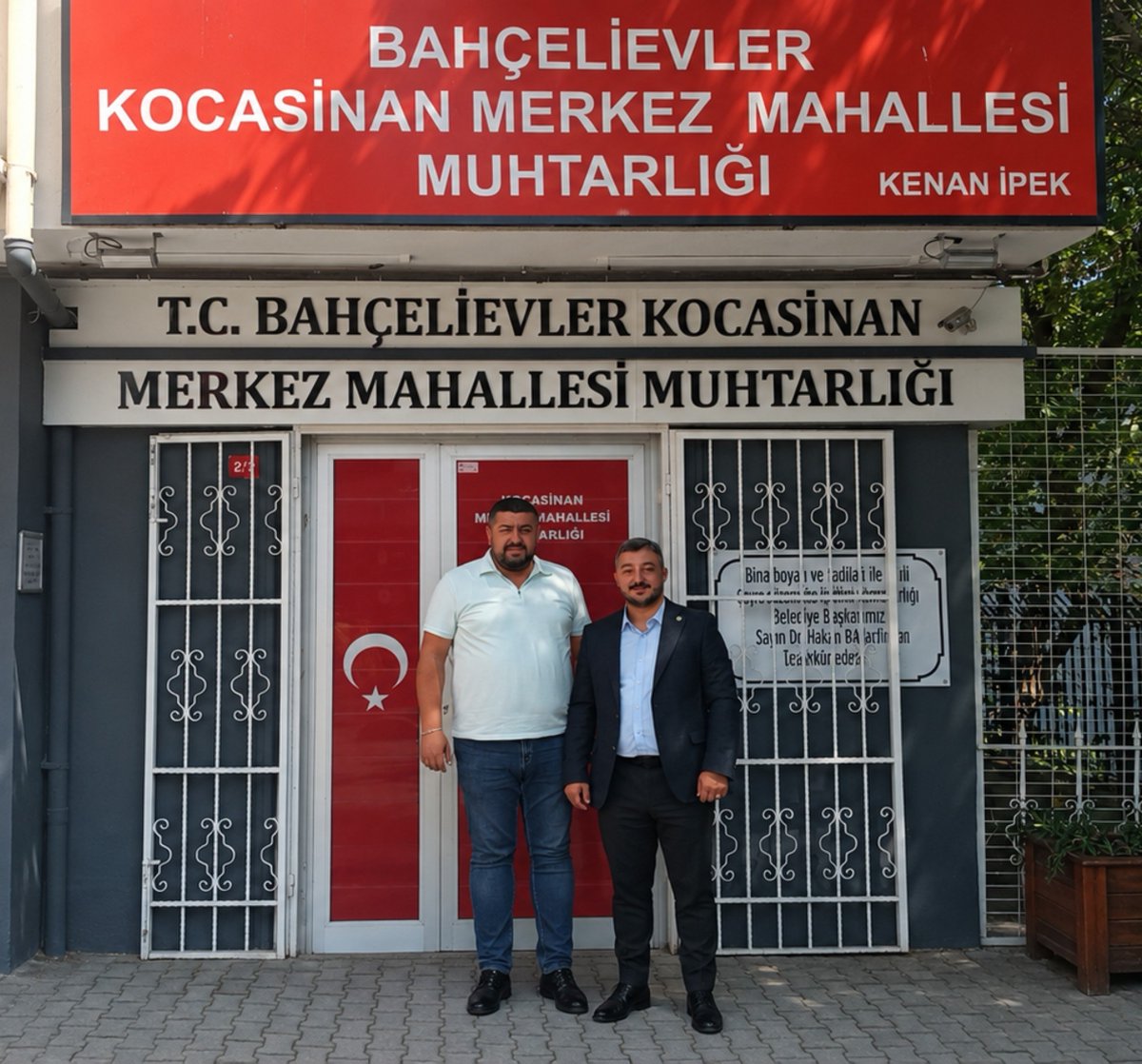 Ahmet_Kaya3421's tweet photo. İlçemizin kıymetli mahalle muhtarlarını ziyaret etmeyi sürdürüyoruz.

Bu kapsamda Kocasinan Mahallesi Muhtarımız Kenan İpek Bey'i ziyaret ederek mahallemize dair istişarelerde bulunduk. Misafirperverliği için teşekkür ediyor, görevinde başarılar diliyoruz. https://t.co/p5wauOnoRh