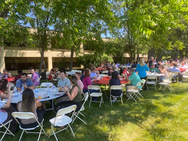 ADPCareers's tweet photo. Building connections is an important part of who we are. ✨

Our recent food truck event brought associates together to enjoy great food, strengthen relationships, and take time to connect beyond their day-to-day work. 🚚🍴

#ADPLife https://t.co/xKrWCq5s5w